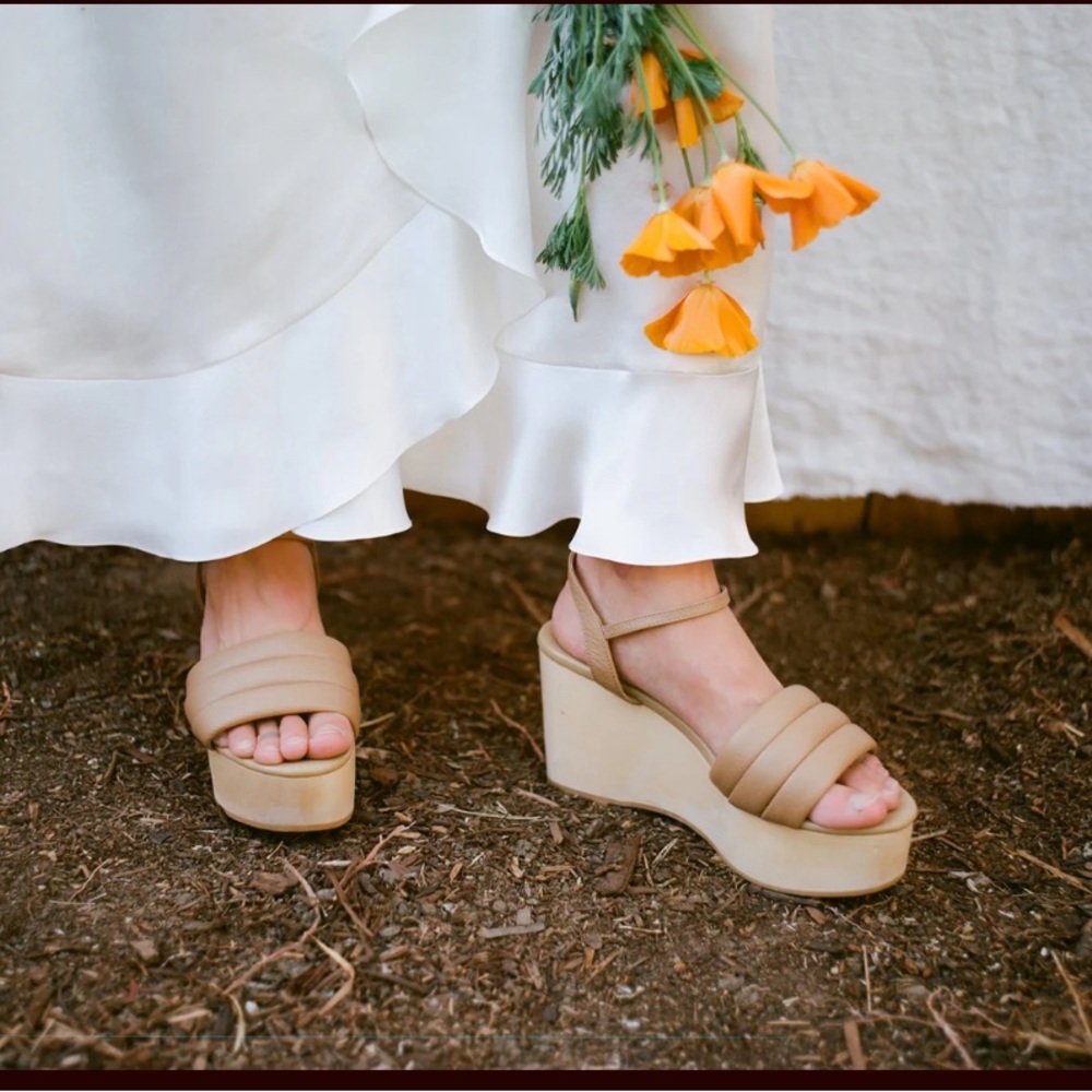 Beatrice Valenzuela Wedges (Sand color)